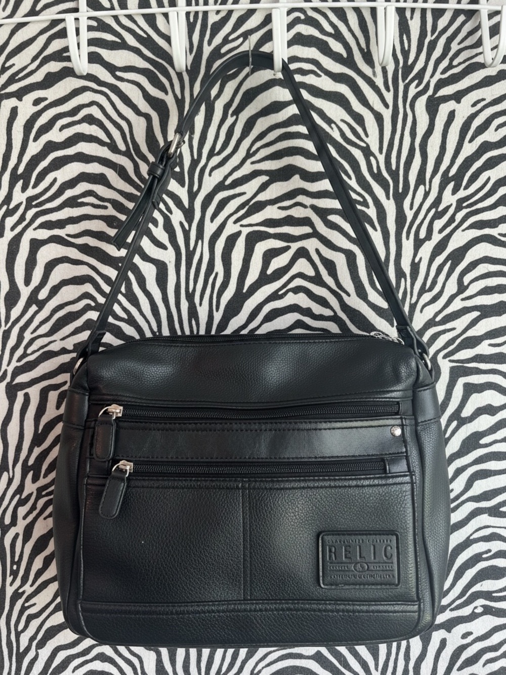 Relic Multi-Pocket Organizer
Crossbody Bag, style # RL6033